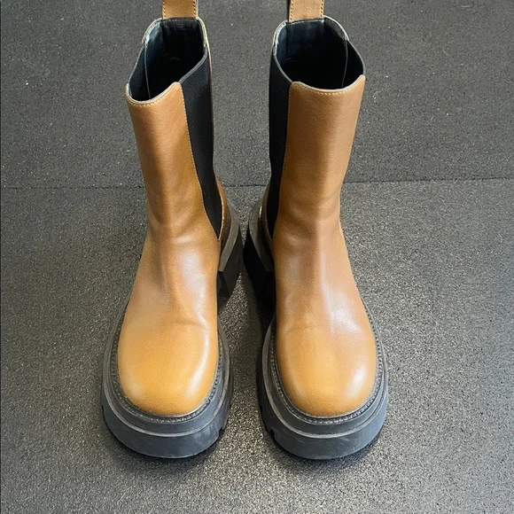 Sportmax Tan Leather Chelsea Lug Boots with Black Elastic - Picture 2 of 10